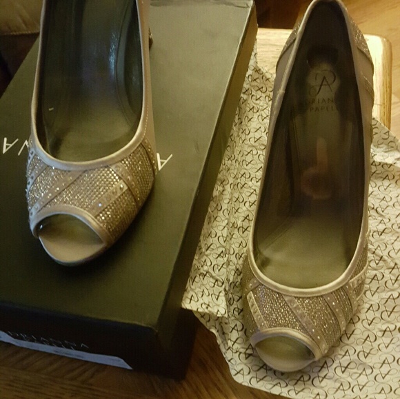 Adrianna papell heels - Picture 2 of 2